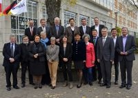 Umweltminister Jürgen Reinholz (hintere Reihe, dritter v.l.) mit seinen Länderkollegen sowie dem Erfurter Oberbürgermeister Andreas Bausewein (1.v.re.)